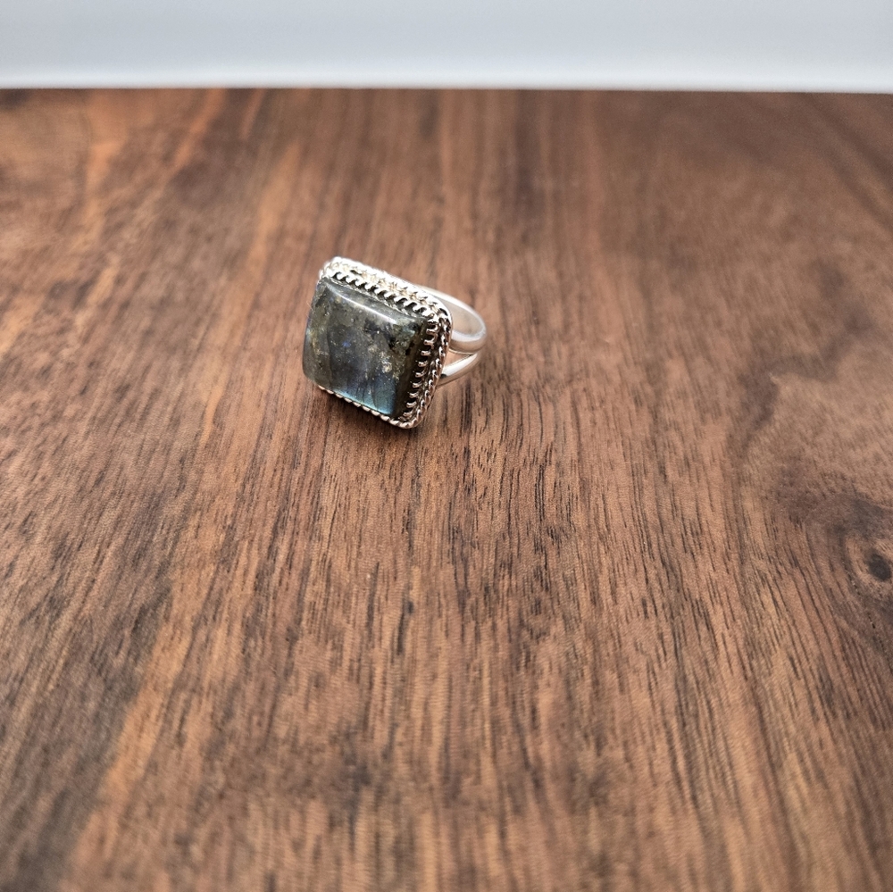 Labradorite Rectangular Sterling Silver Handmade Ring - Picture 12 of 12